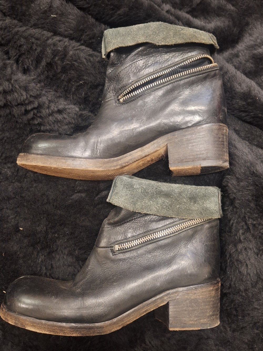 Vic Matie Ver Cuiou Black Leather Zip Cuff Ankle Boots